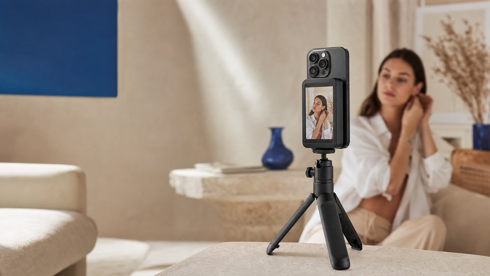 KADRYO Mirror fixé derrière un smartphone pendant un tournage